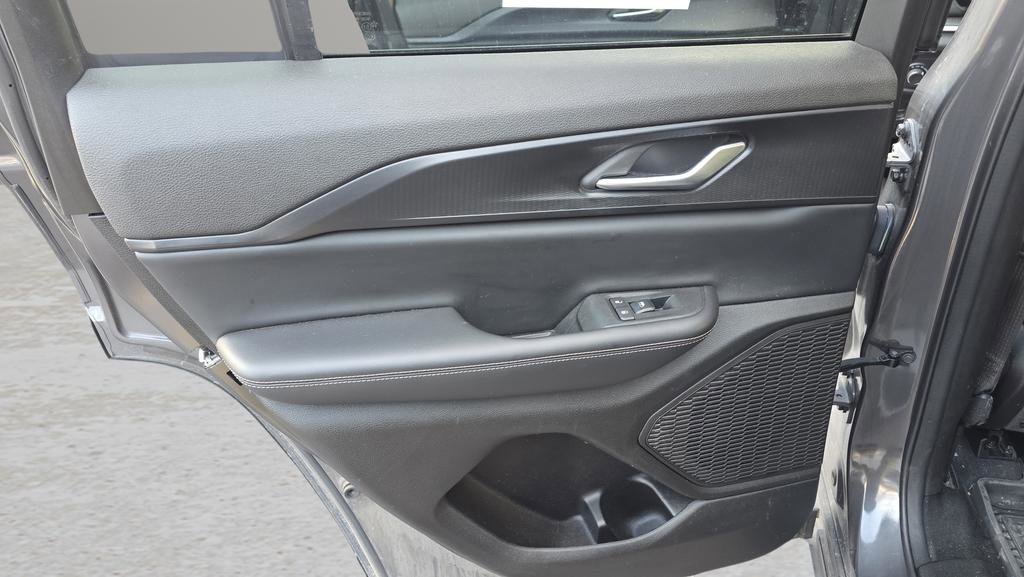 Used 2024 Jeep Grand Cherokee Altitude image 23