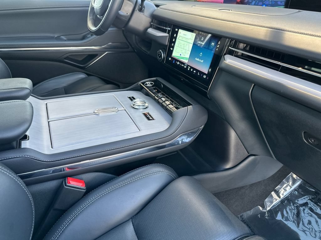 Certified 2025 Lincoln Navigator Reserve AWD/4WD image 14