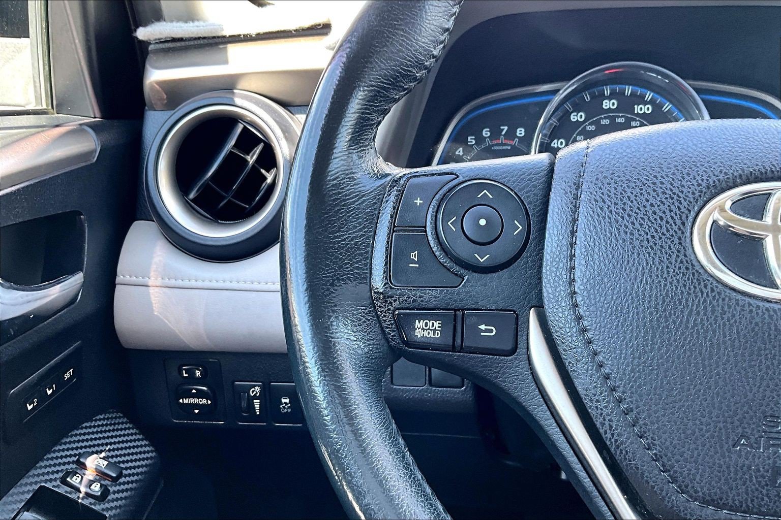 Used 2015 Toyota RAV4 Limited FWD image 19
