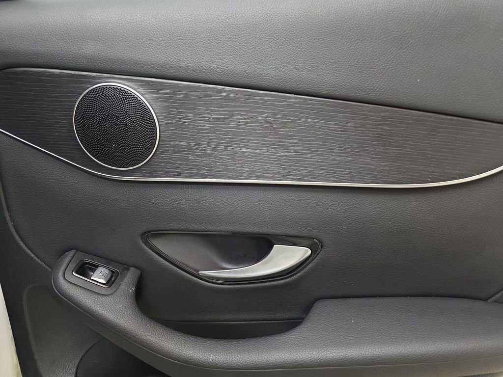 Used 2021 Mercedes-Benz GLC 300 4MATIC image 27