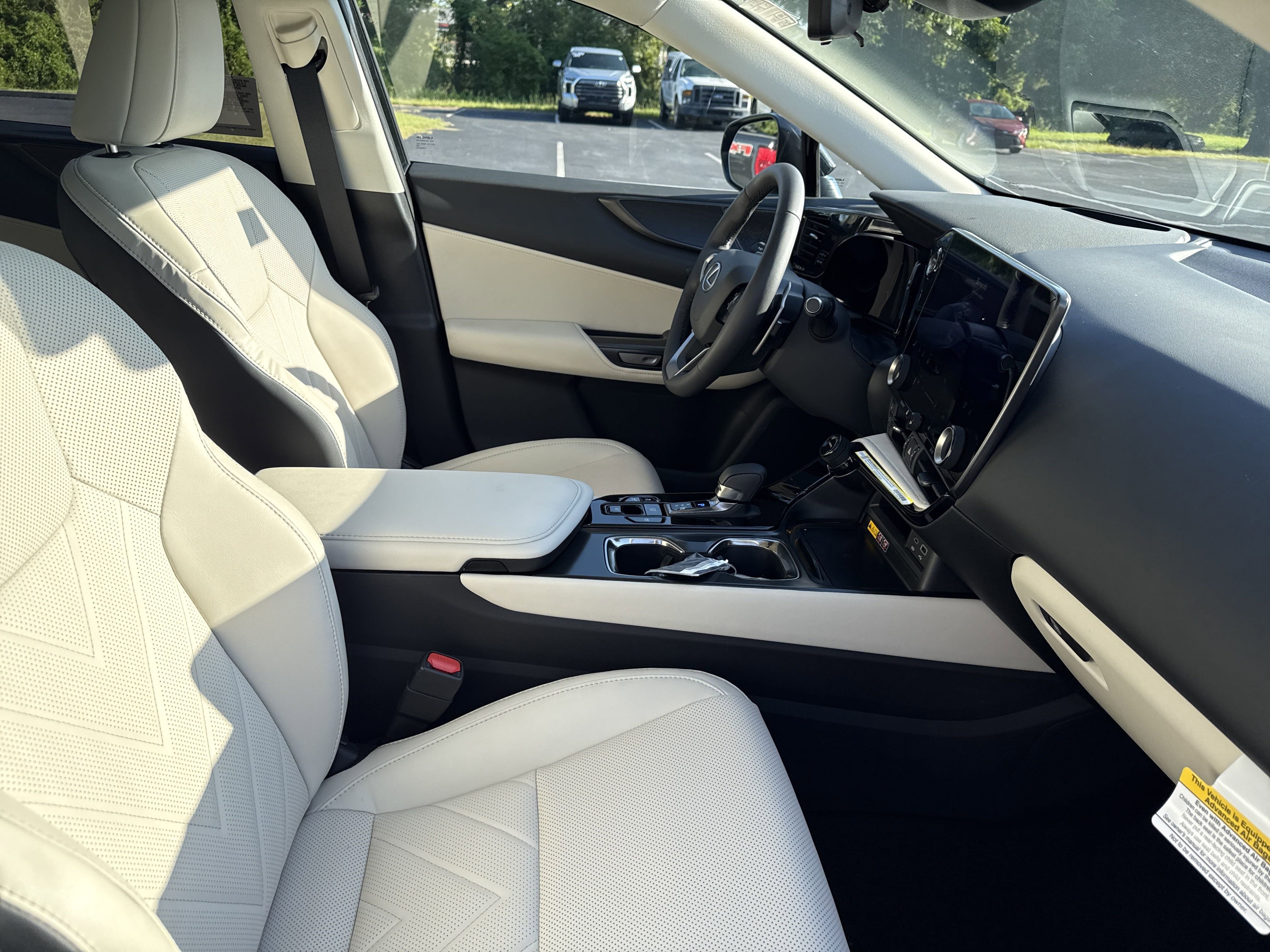 Used 2025 Lexus NX 300h AWD w/ Luxury Package image 36