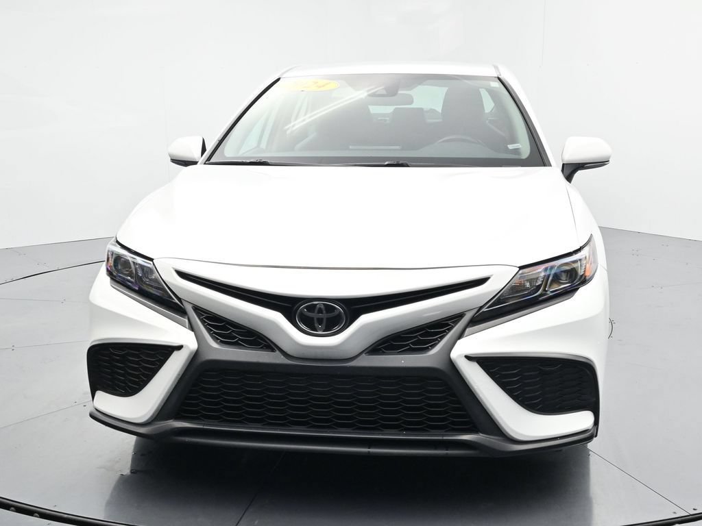 Used 2024 Toyota Camry SE FWD image 3