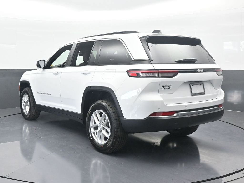 New 2025 Jeep Grand Cherokee Laredo RWD image 4