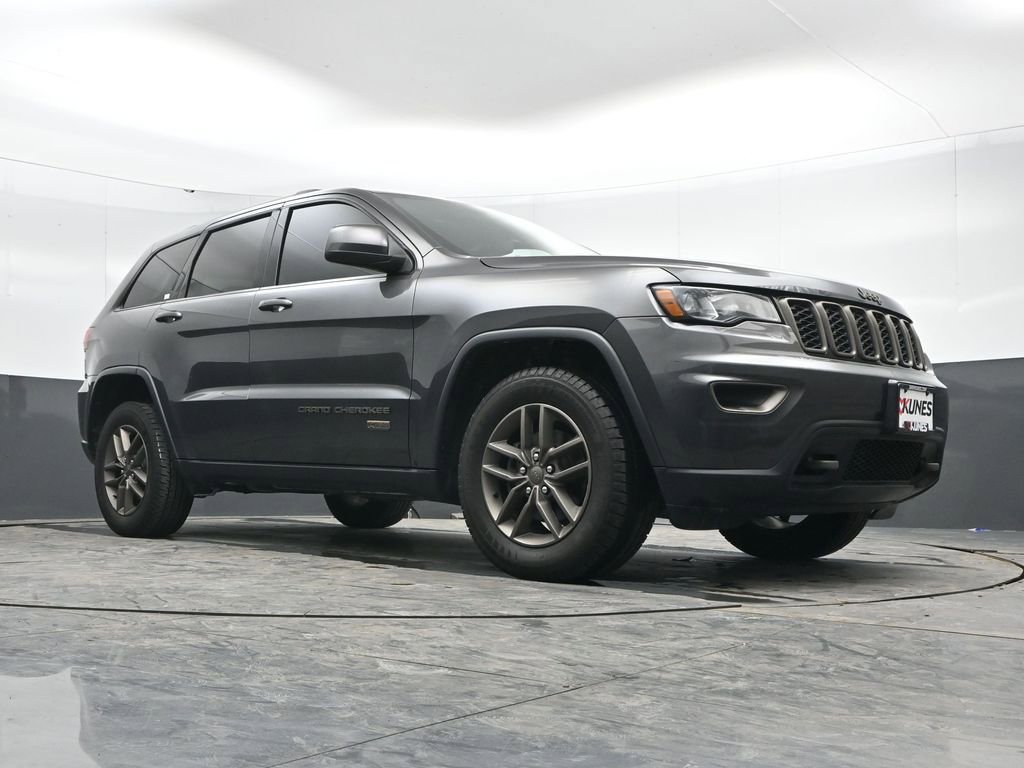 Used 2016 Jeep Grand Cherokee Laredo 75th Anniversary image 33