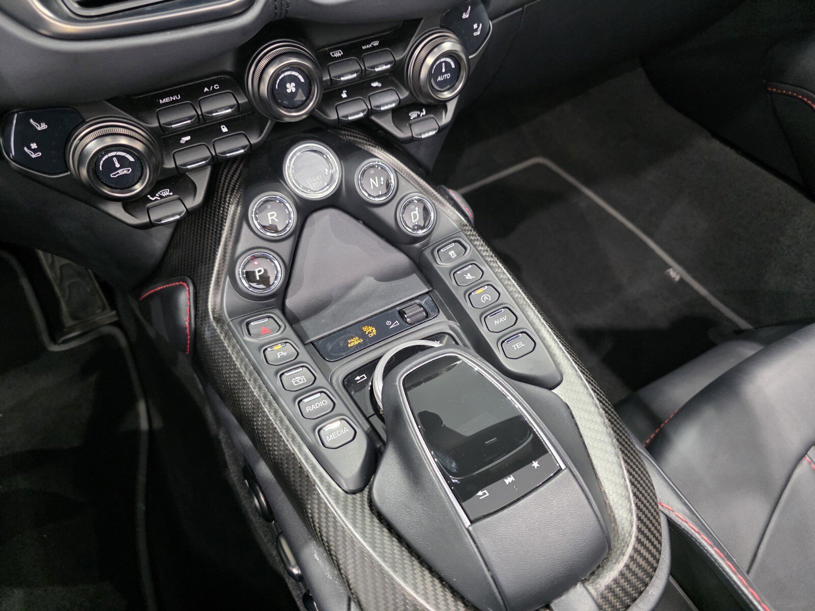 Used 2023 Aston Martin V8 Vantage Roadster image 15