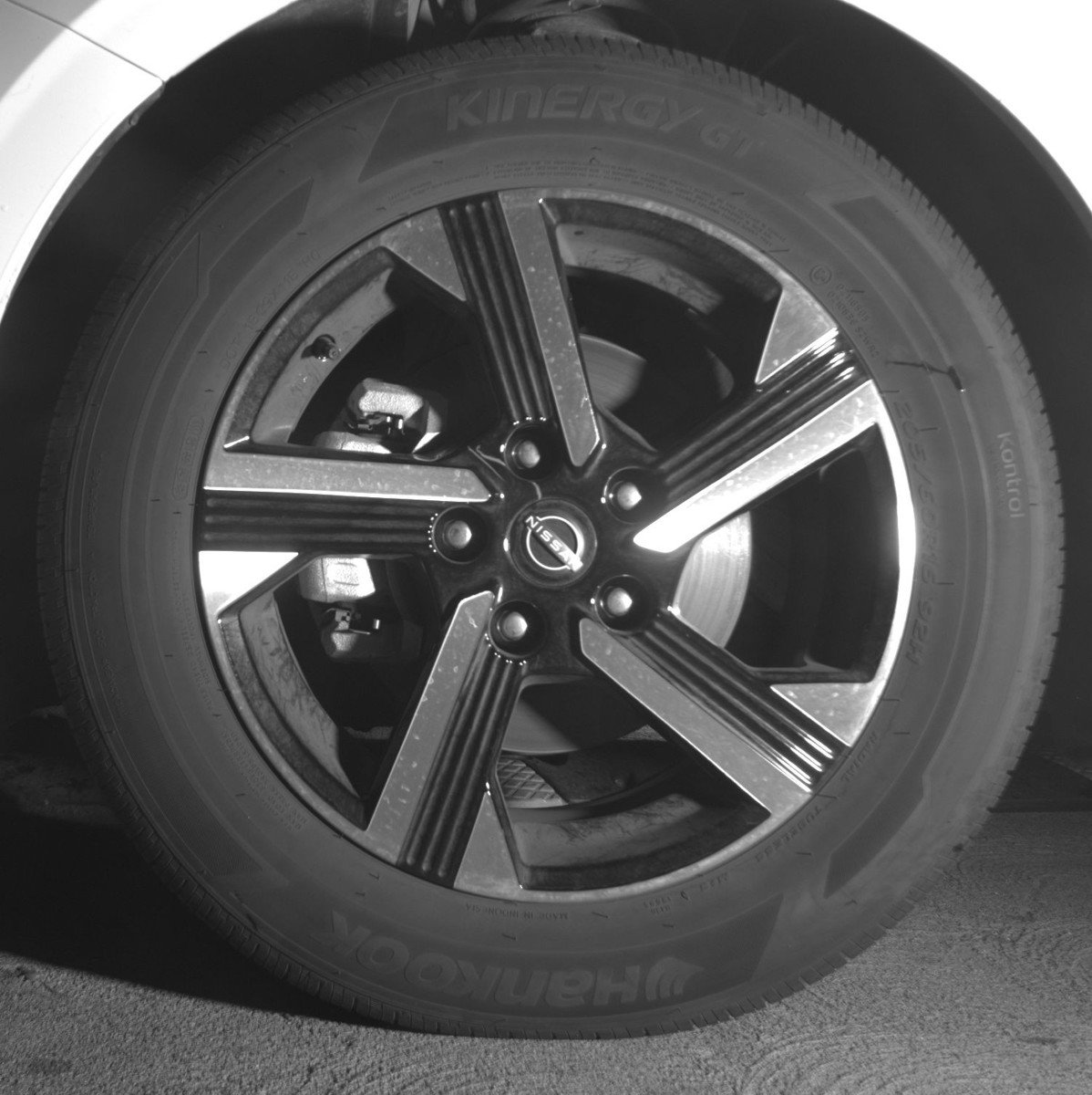 Used 2025 Nissan Sentra SV FWD image 12