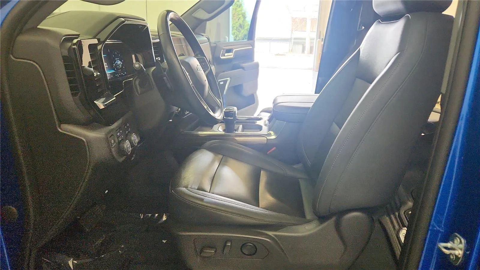 Used 2023 Chevrolet Silverado 1500 LT Trail Boss w/ LT Trail Boss Premium Package image 23