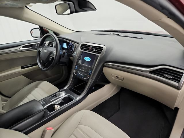 Used 2020 Ford Fusion SE FWD image 31