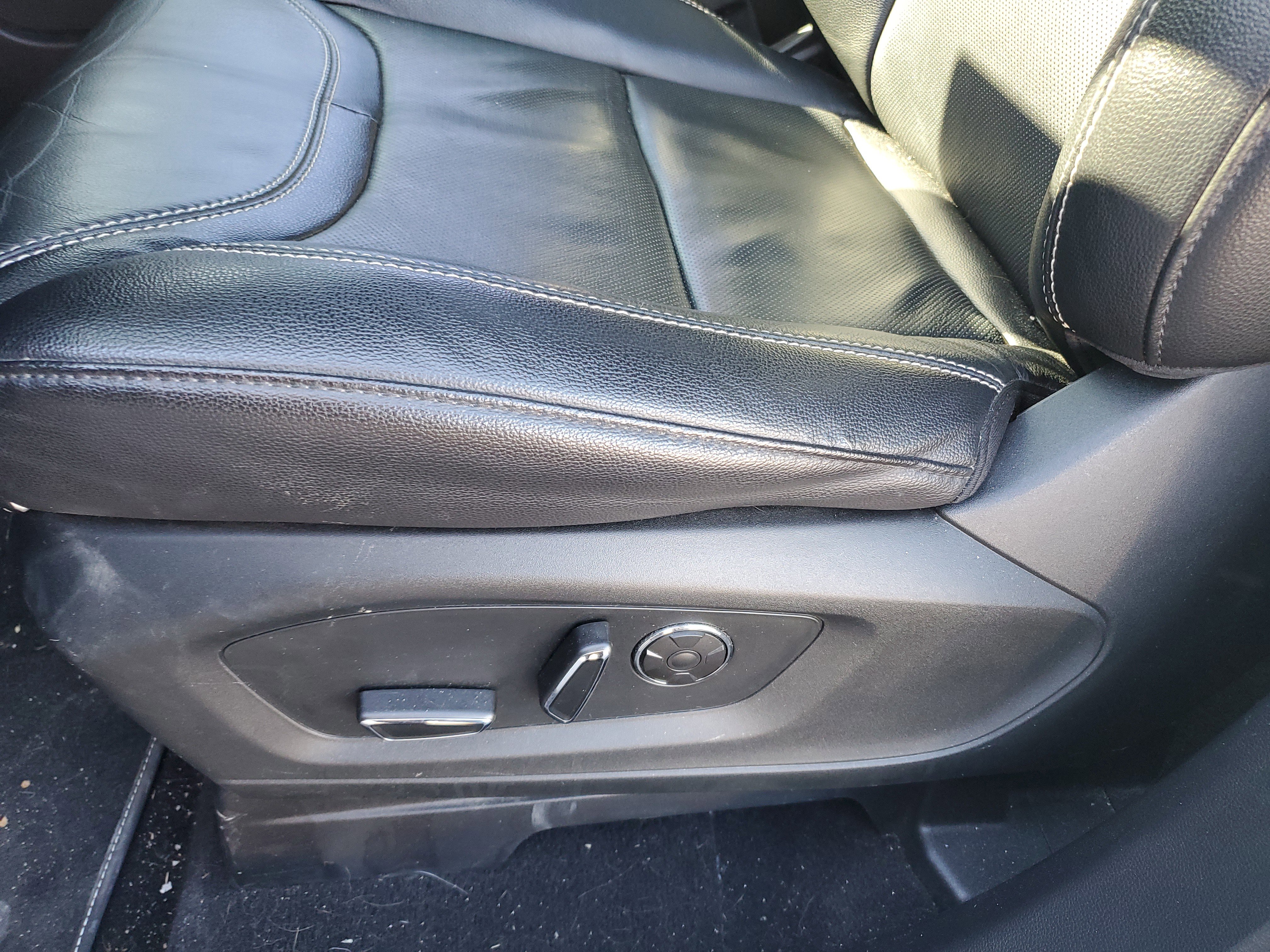 Used 2020 Ford Explorer ST w/ ST Street Pack image 27