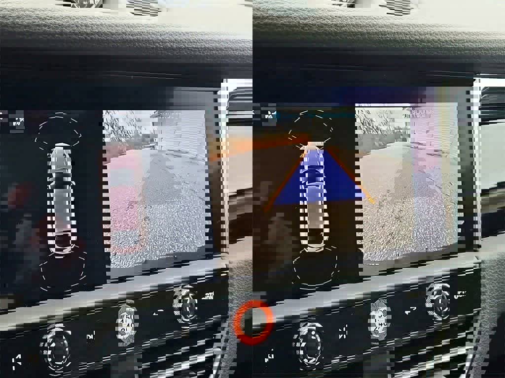 Certified 2025 Porsche Macan image 17