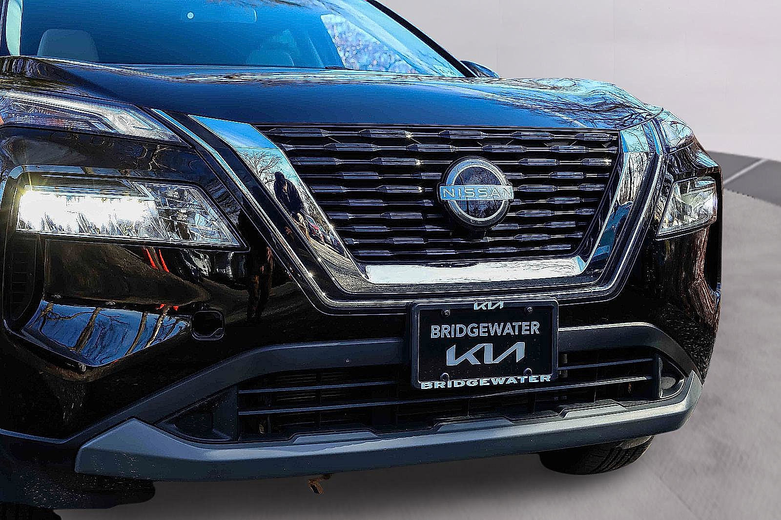 Used 2023 Nissan Rogue SV image 27