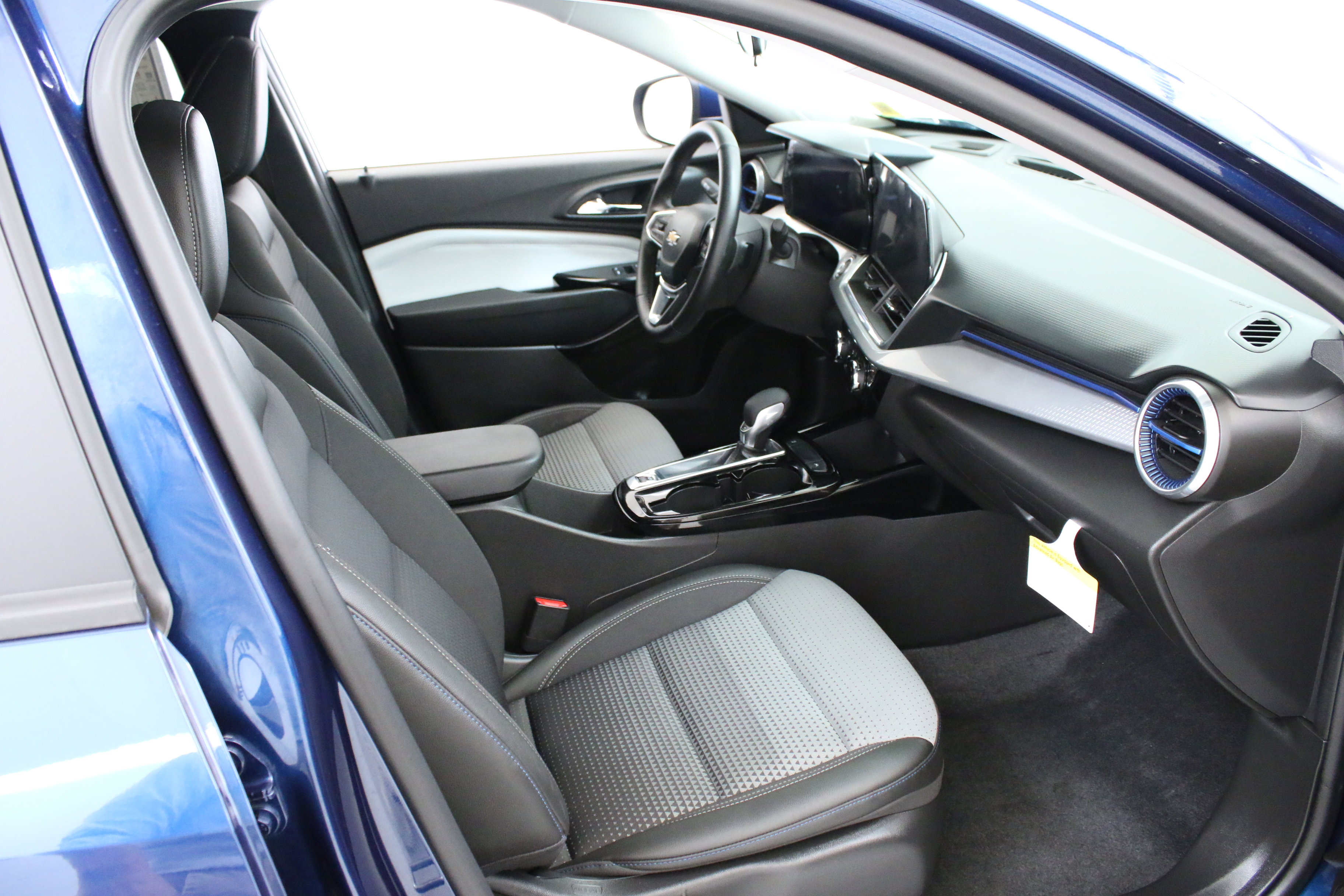 Used 2024 Chevrolet Trax LT w/ Driver Confidence Package FWD image 29