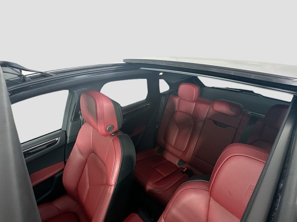 Certified 2026 Porsche Macan image 14