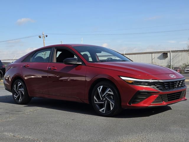 Used 2025 Hyundai Elantra Sport FWD image 7