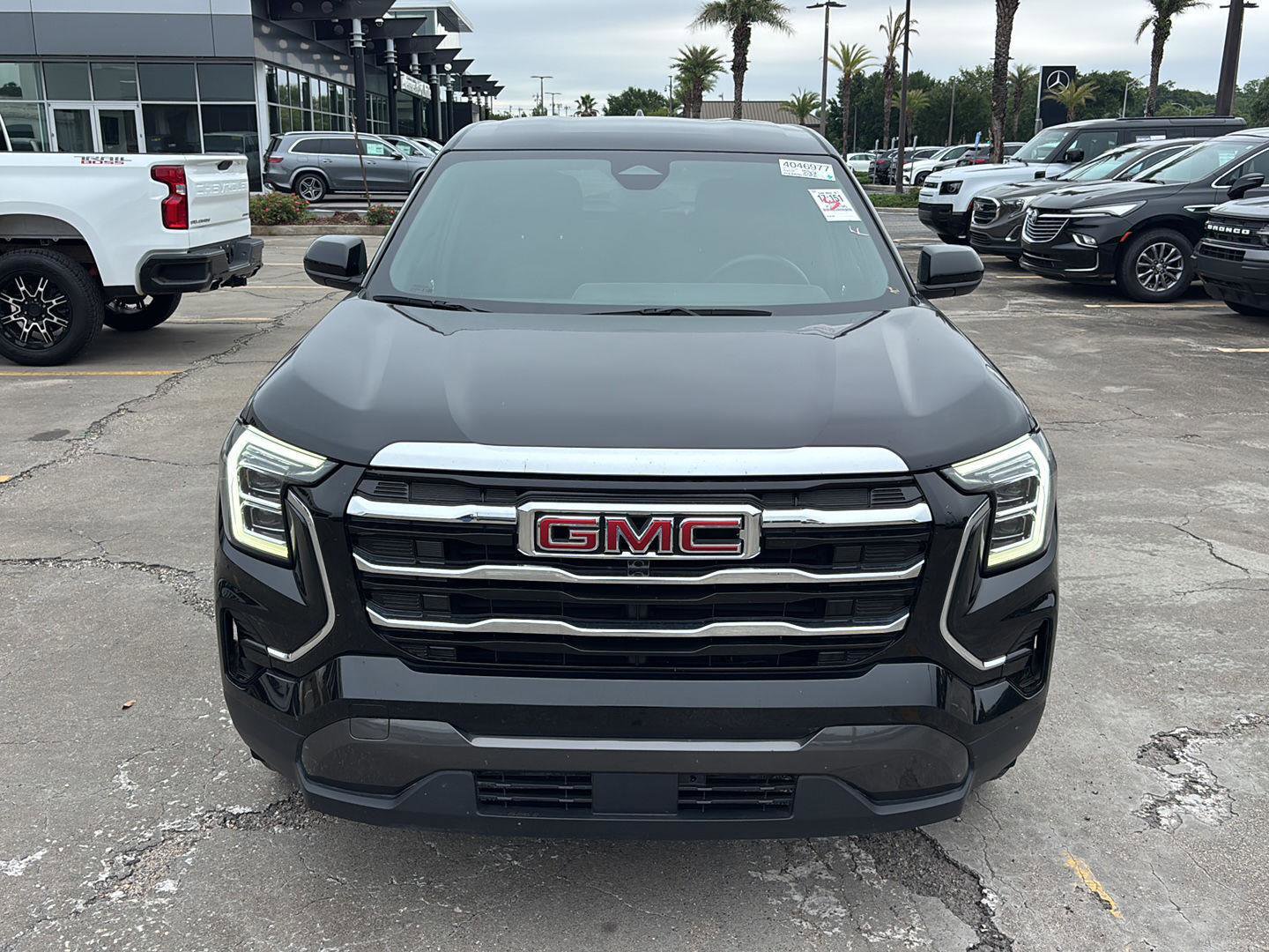 Used 2025 GMC Terrain Elevation AWD/4WD image 2