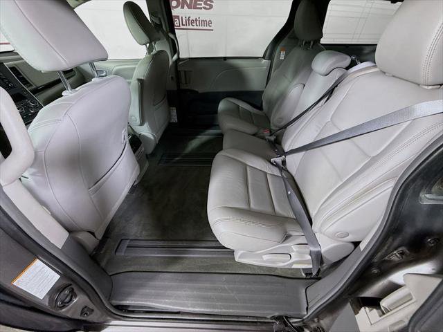 Certified 2019 Toyota Sienna XLE w/ Carpet Mat Package FWD image 27