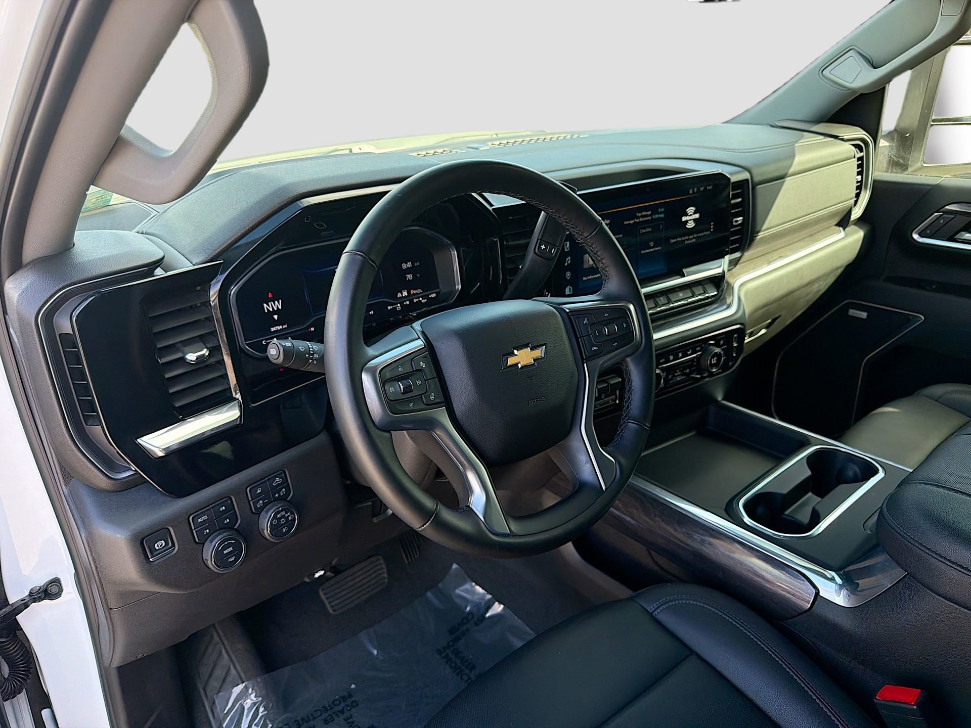 Used 2025 Chevrolet Silverado 2500 LTZ w/ LTZ Convenience Package image 27