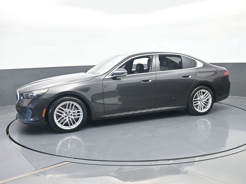 Used 2024 BMW 530i RWD image 2