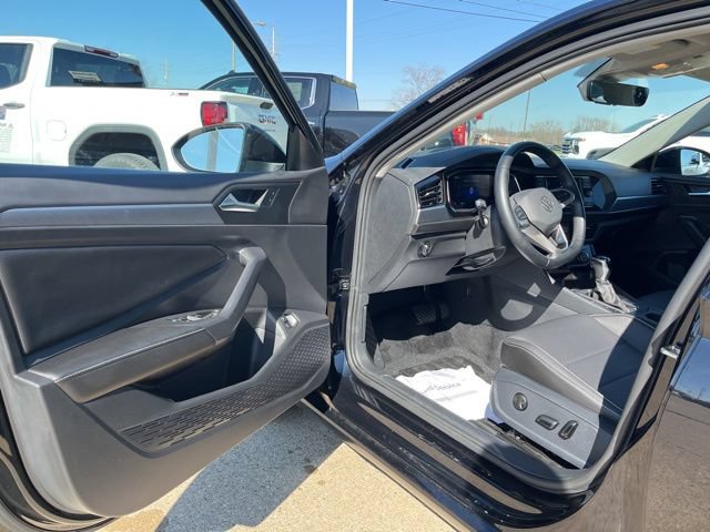 Used 2022 Volkswagen Jetta SE FWD image 9