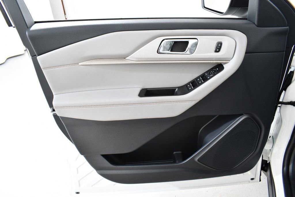 New 2025 Ford Explorer Active w/ Active Comfort Package image 26