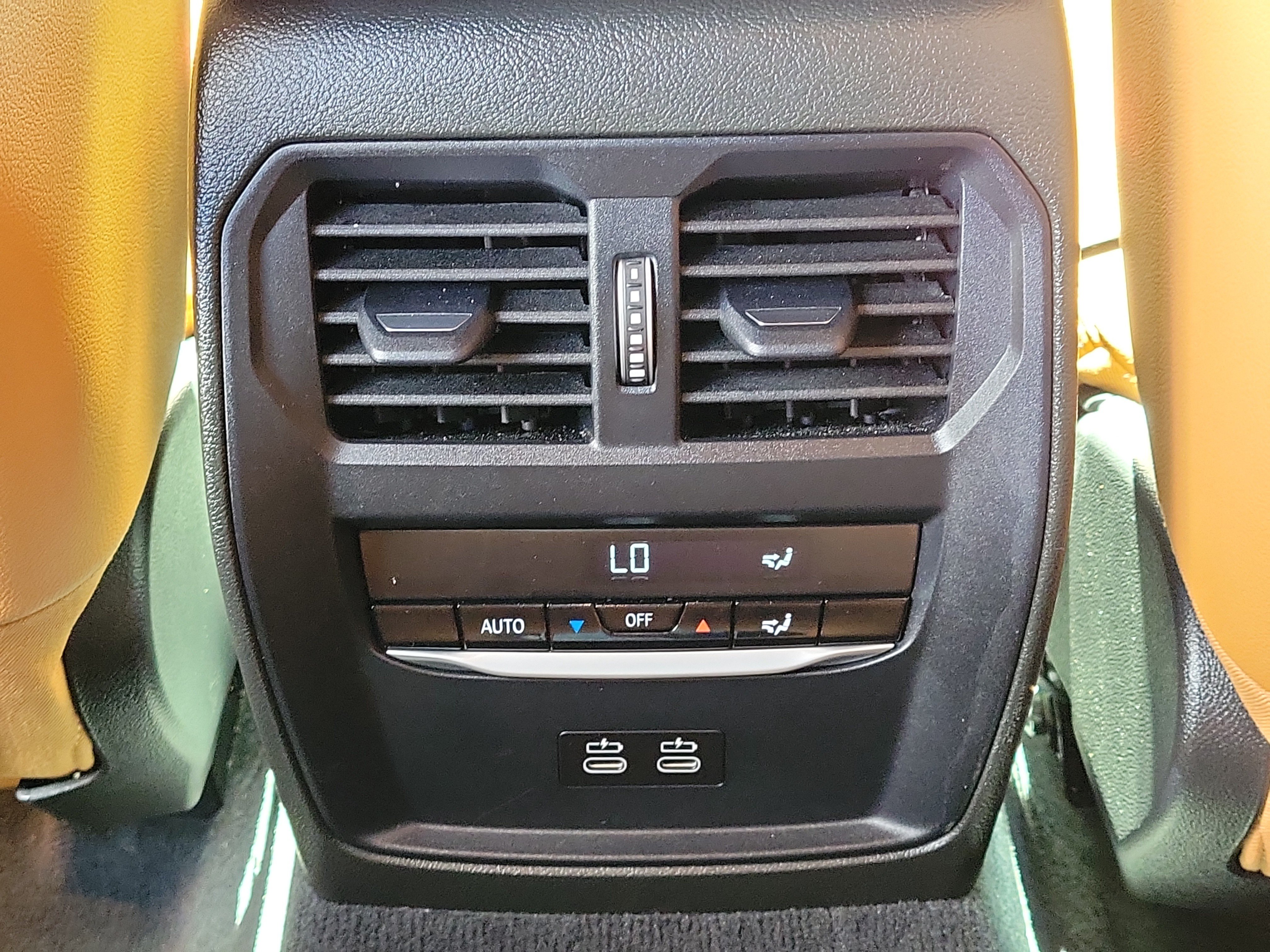 Used 2024 BMW 330i Sedan w/ Premium Package RWD image 11