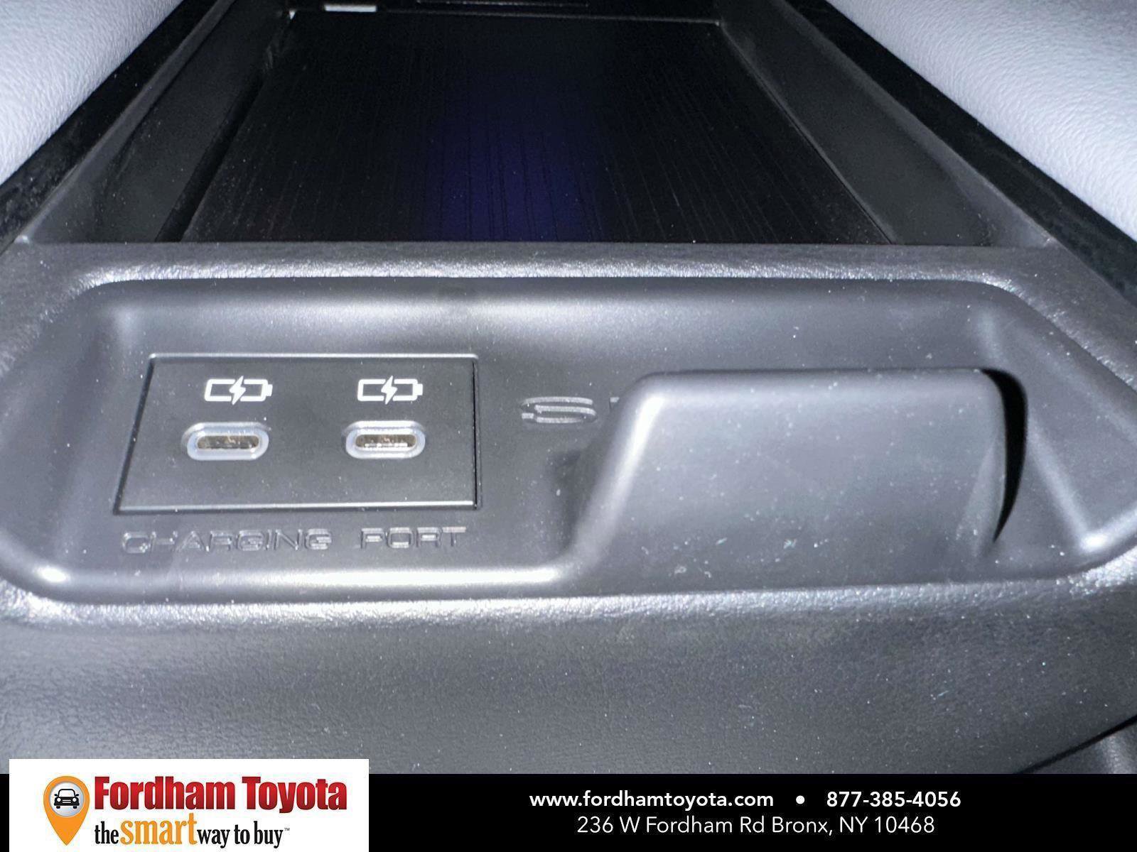 Used 2026 Toyota Sienna LE image 16