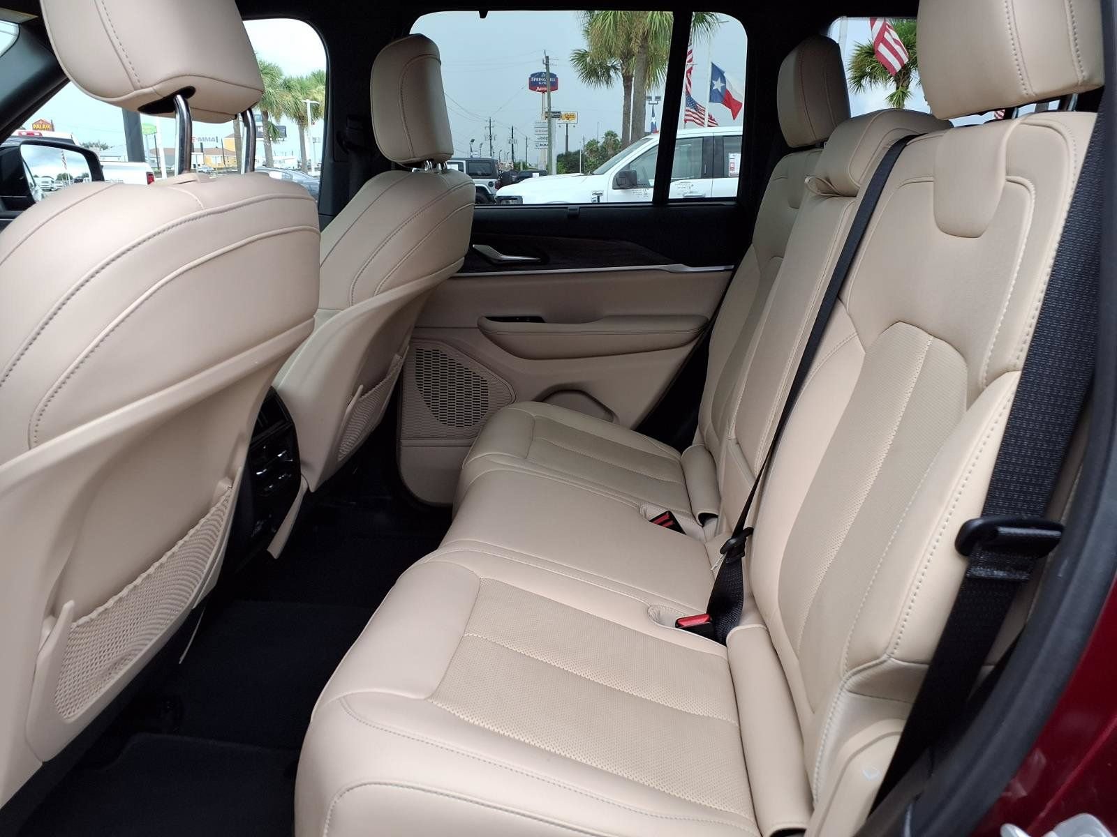 Used 2023 Jeep Grand Cherokee Limited w/ Luxury Tech Group II RWD image 24