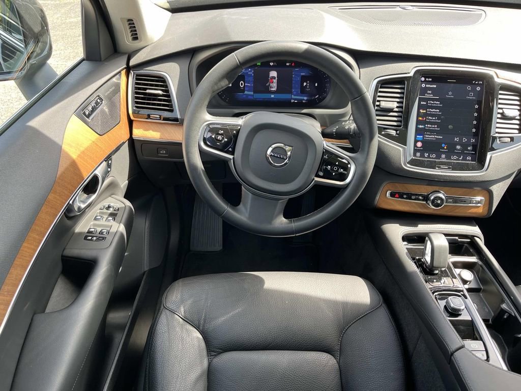 Used 2023 Volvo XC90 B6 Plus w/ Protection Package Premier image 14