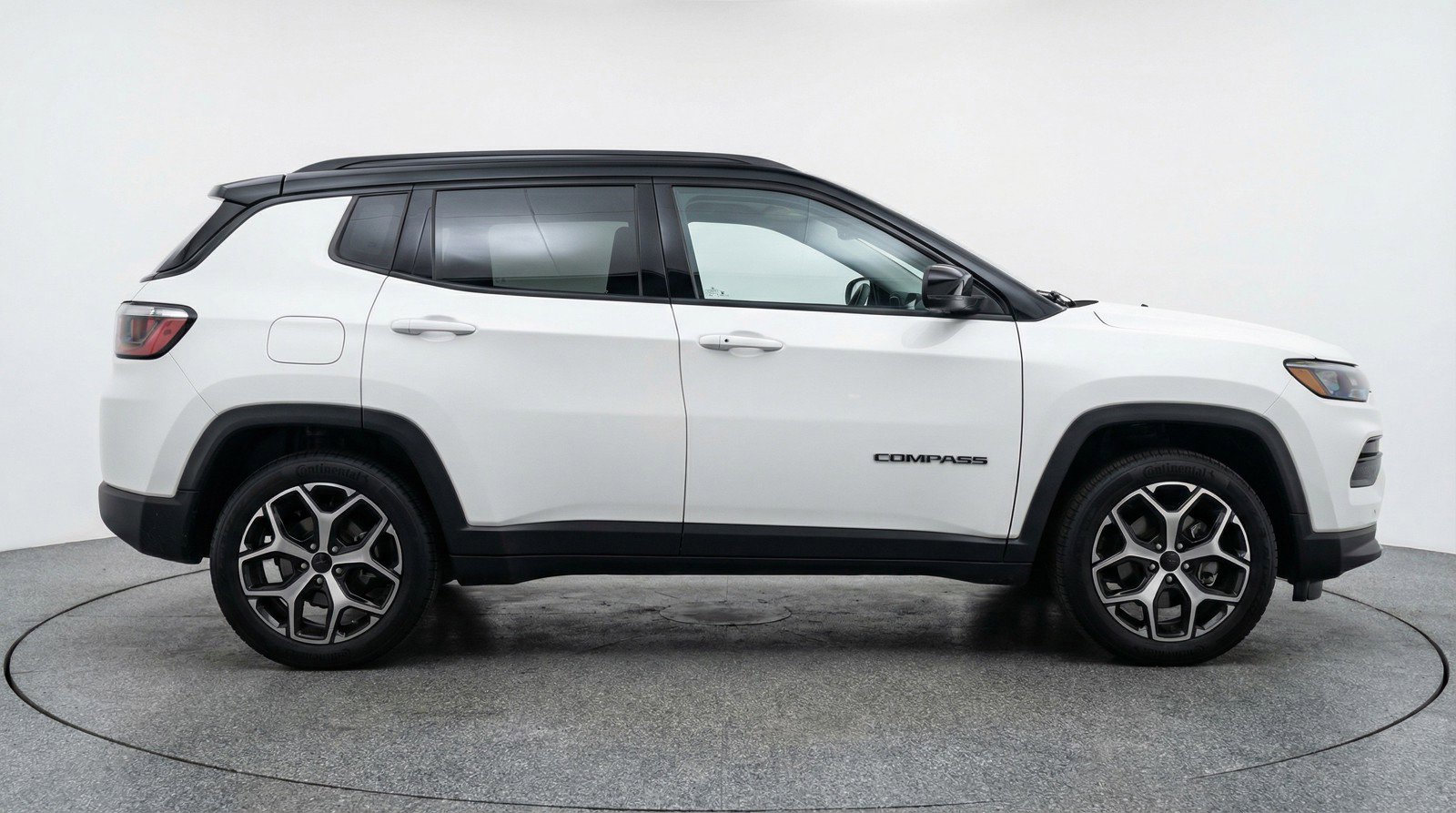 Used 2025 Jeep Compass Limited image 11