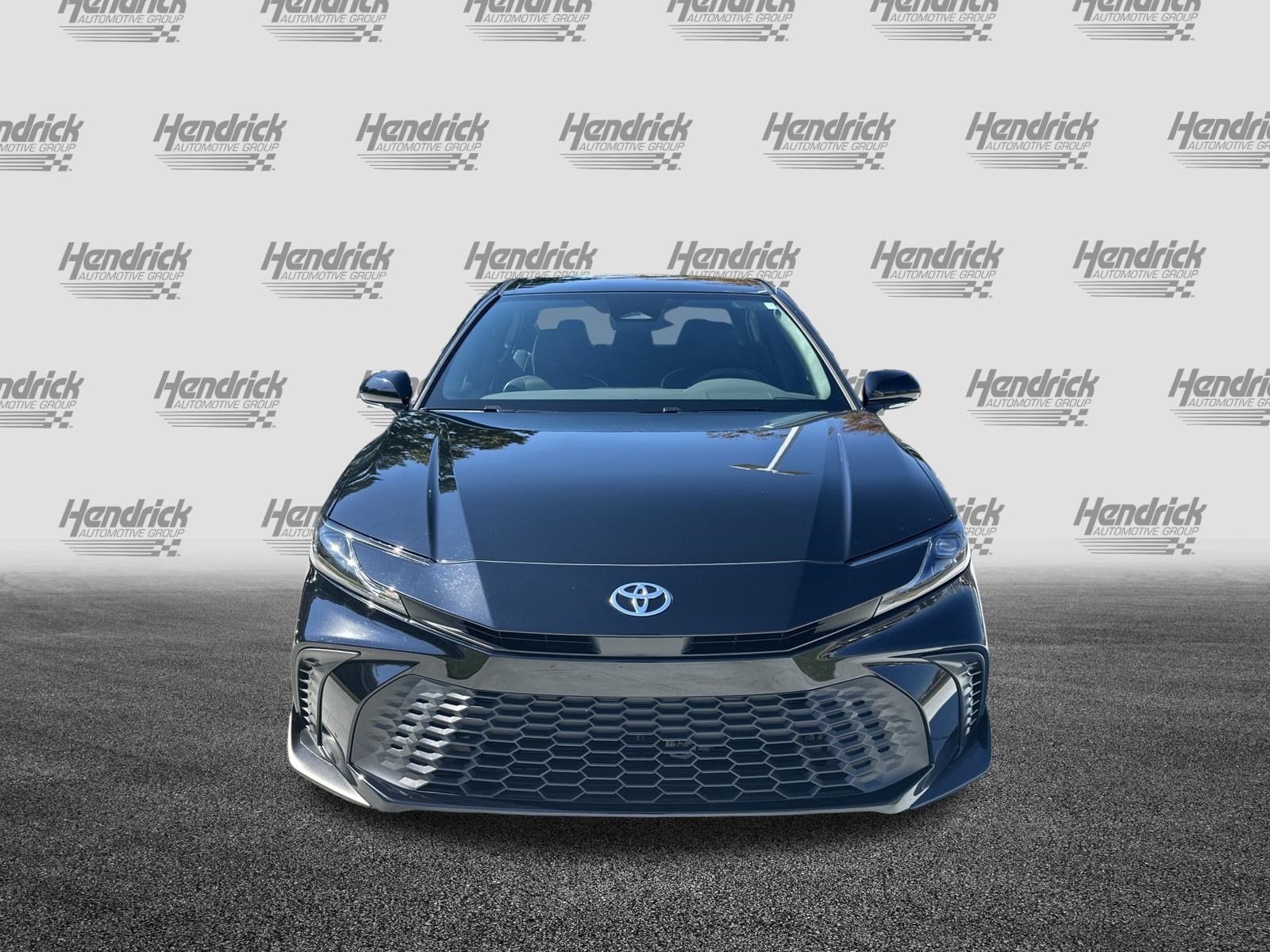 Used 2025 Toyota Camry SE FWD image 3