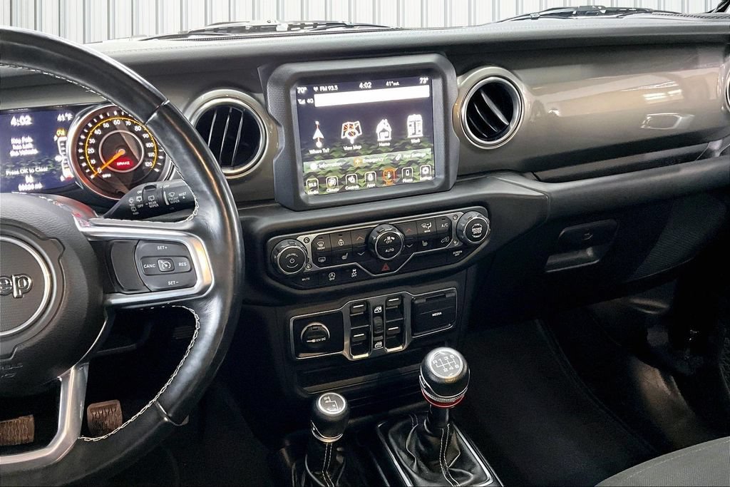 Used 2020 Jeep Wrangler Unlimited Sahara w/ Dual Top Group AWD/4WD image 10