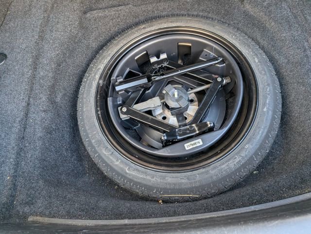 Used 2010 Cadillac DTS Luxury image 21