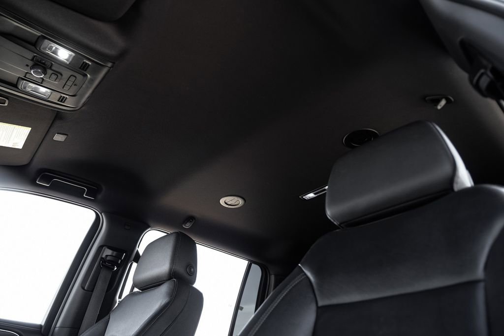 Used 2022 Chevrolet Suburban LT w/ Luxury Package image 32