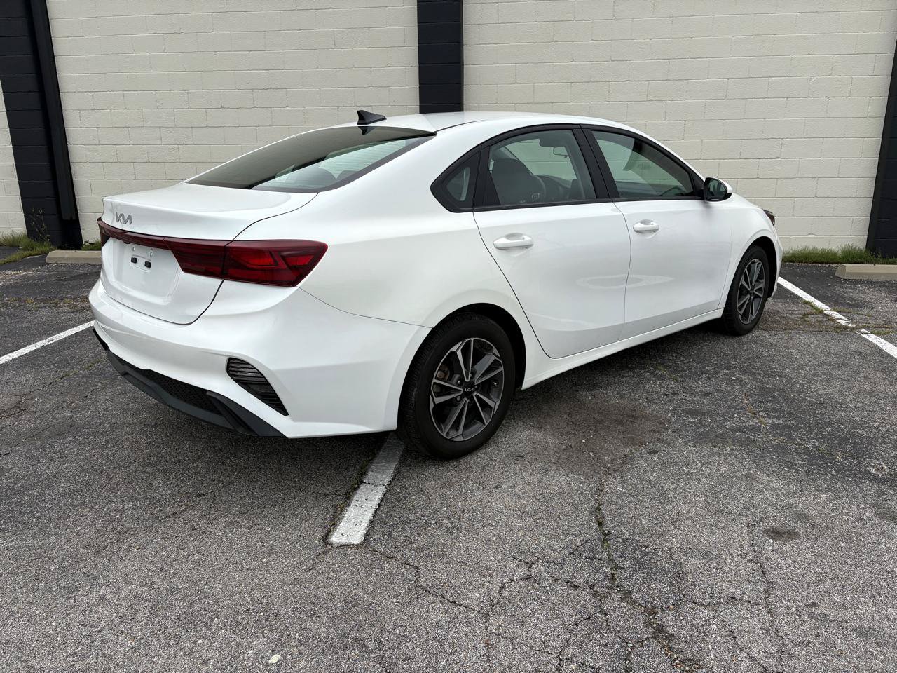 Used 2023 Kia Forte LXS FWD image 3