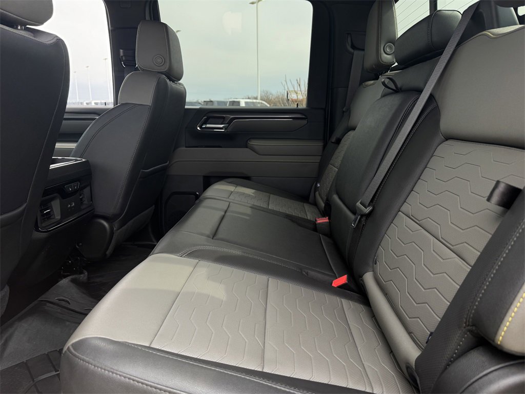 Used 2024 Chevrolet Silverado 2500 ZR2 w/ Technology Package image 30