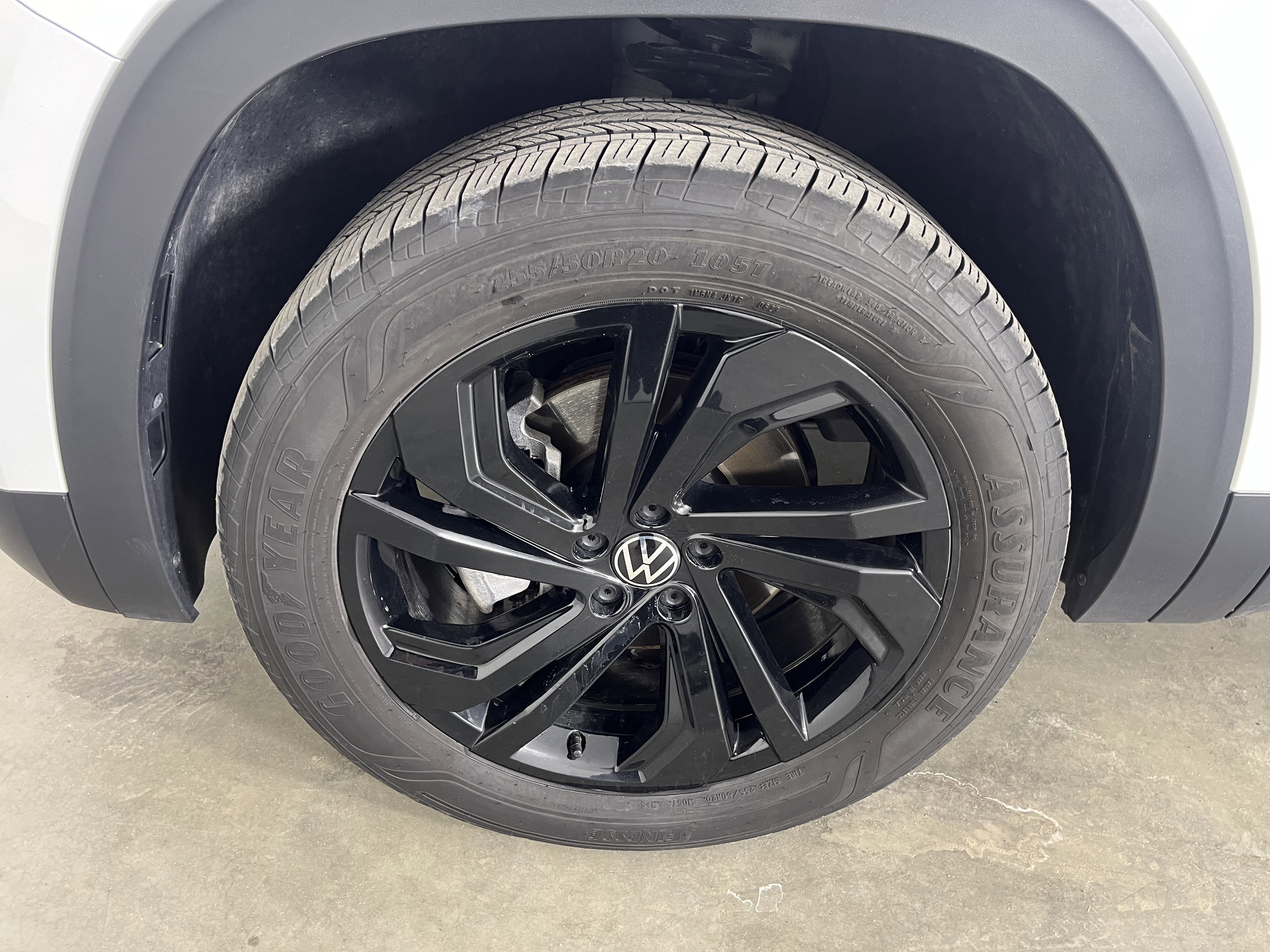 Certified 2023 Volkswagen Atlas SE w/ Black Wheel Package image 24