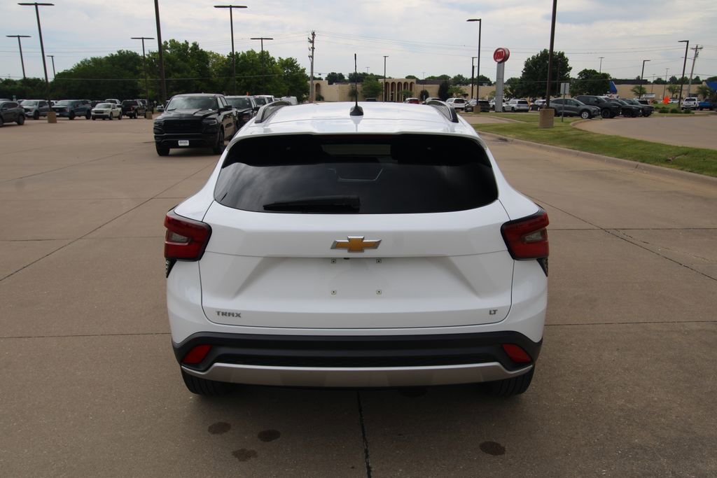 Used 2024 Chevrolet Trax LT w/ Driver Confidence Package FWD image 15