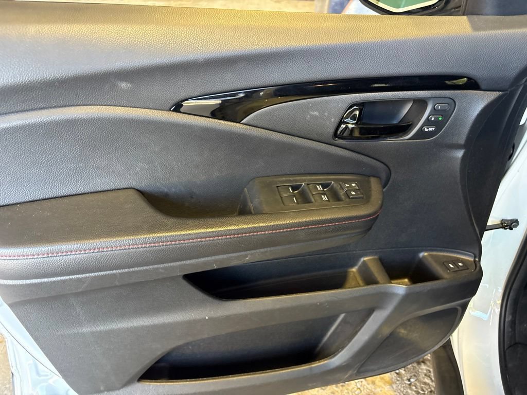 Used 2024 Honda Passport Black Edition image 11