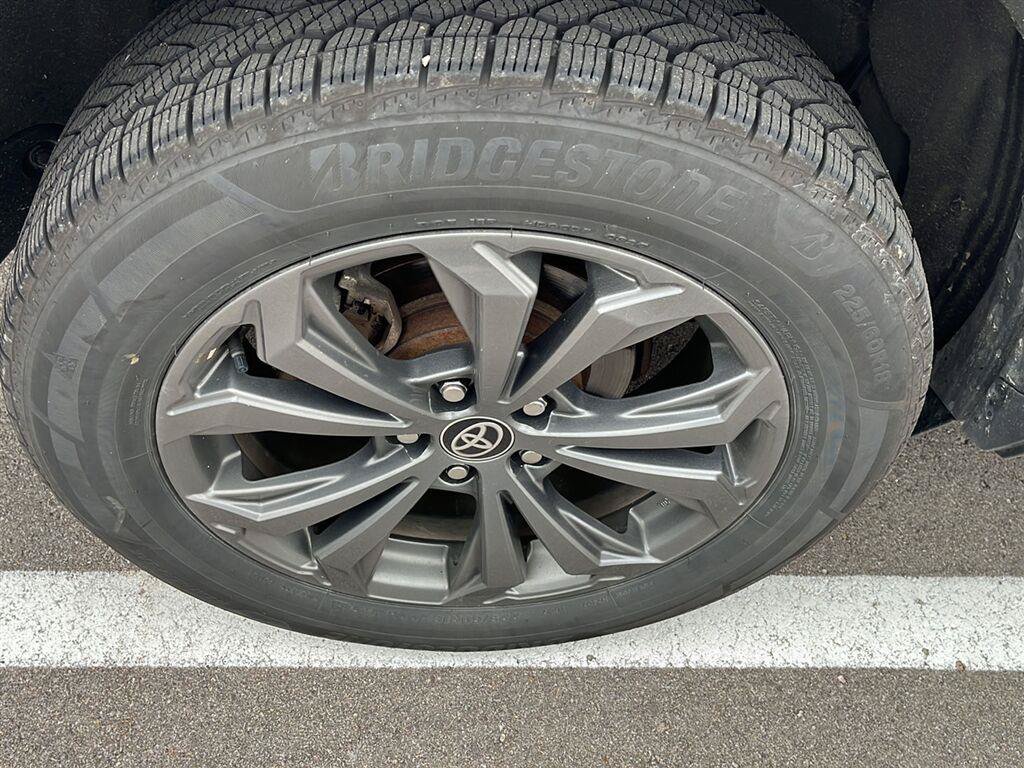 Used 2022 Toyota RAV4 XLE Premium AWD/4WD image 12