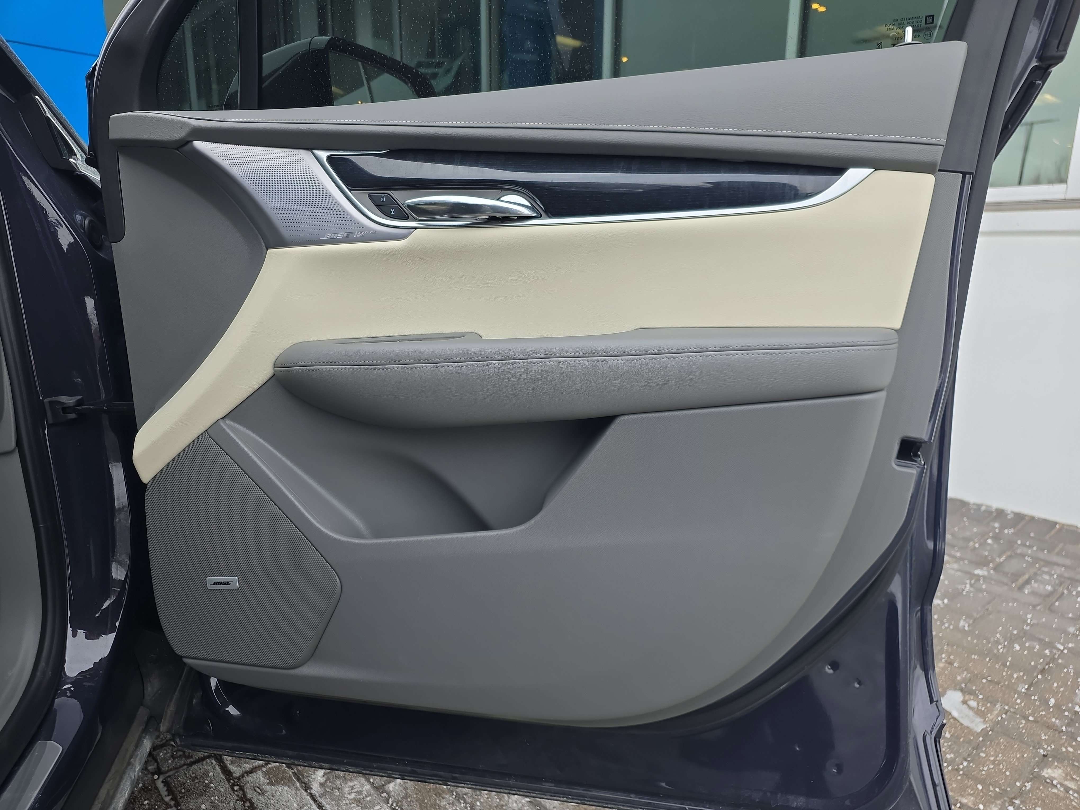 Certified 2025 Cadillac XT6 Premium Luxury image 32