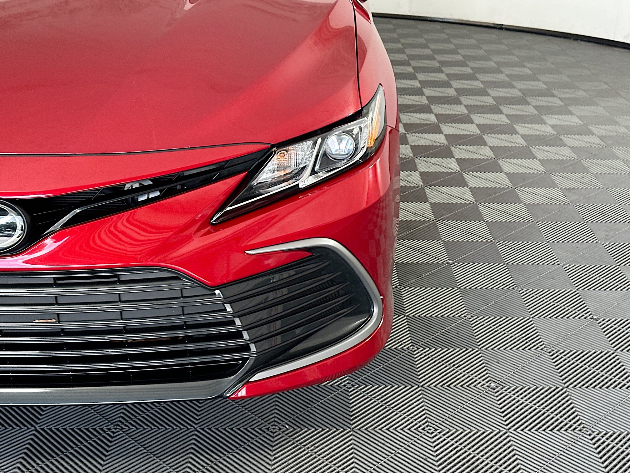Used 2024 Toyota Camry LE w/ Convenience Package FWD image 9