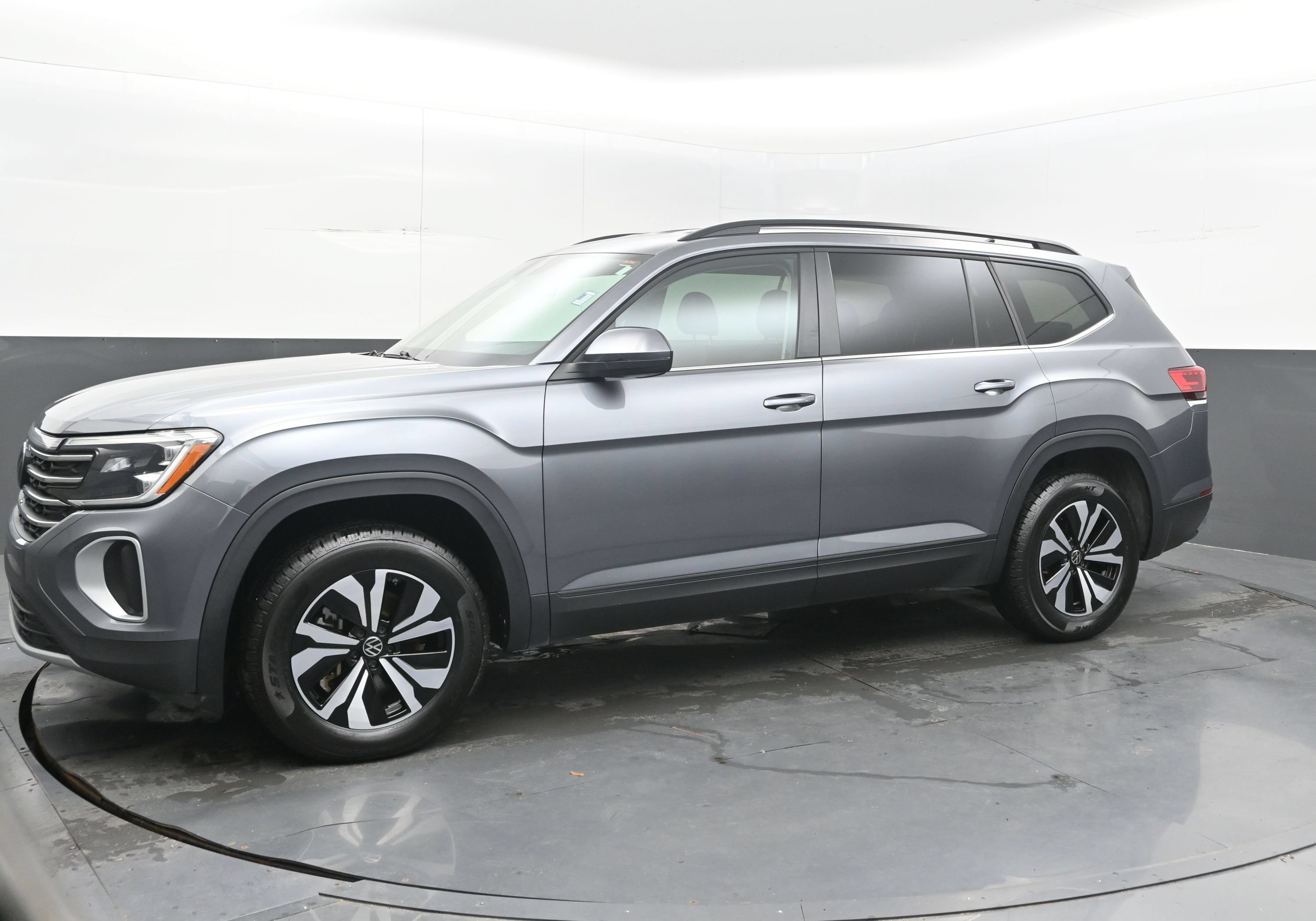 Used 2024 Volkswagen Atlas SE FWD image 5