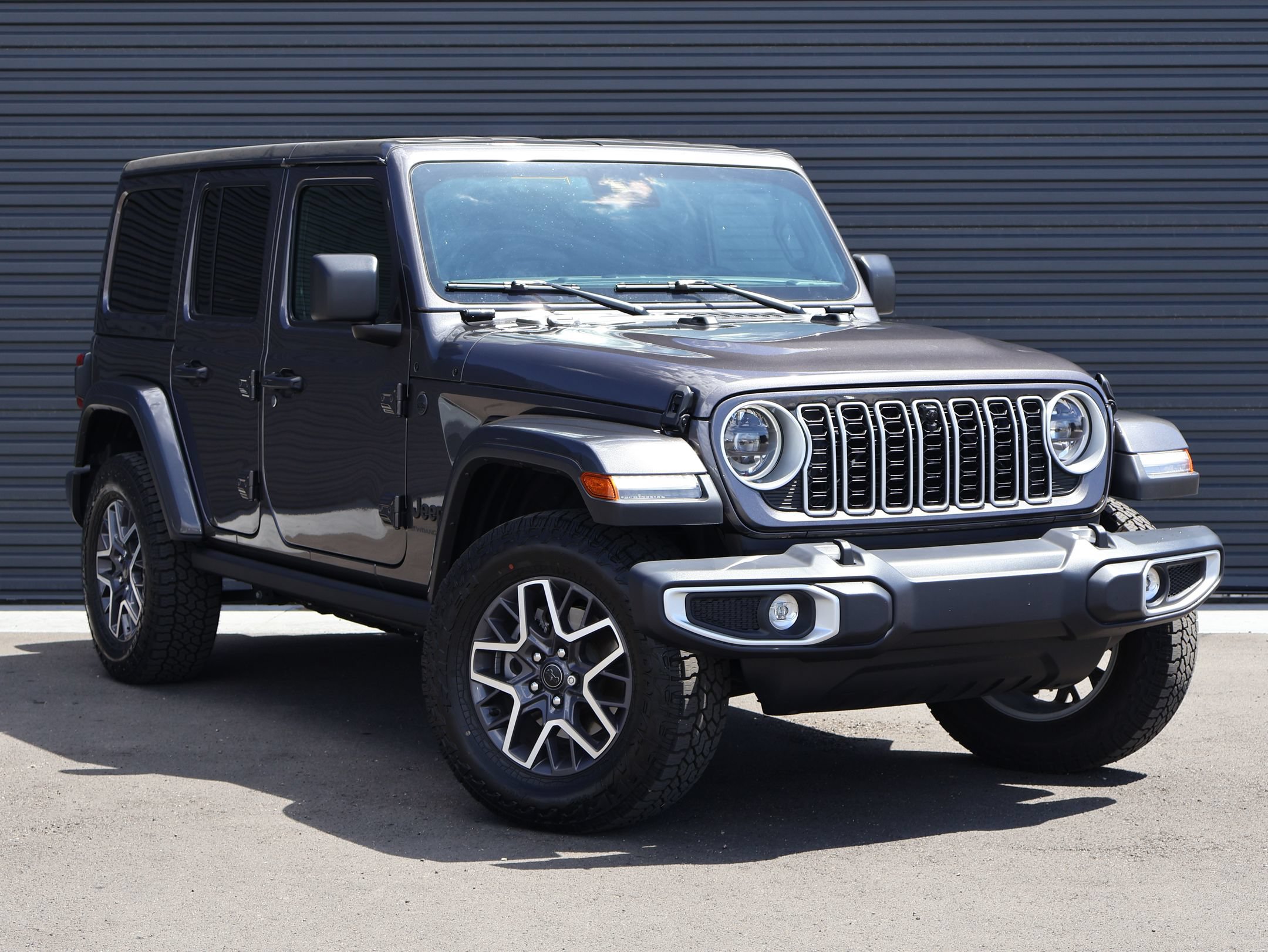 Used 2025 Jeep Wrangler Unlimited Sahara AWD/4WD image 3