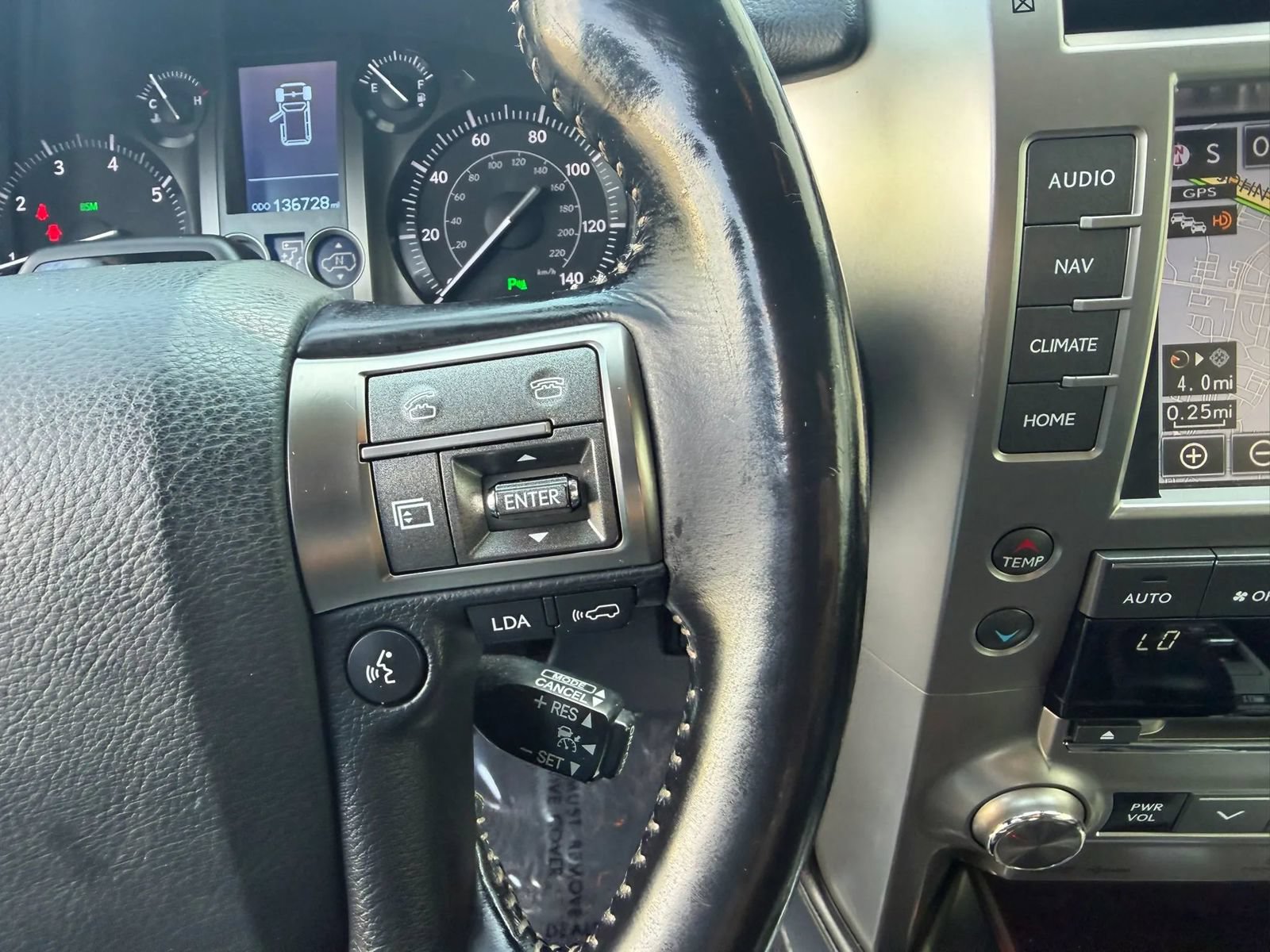 Used 2017 Lexus GX 460 Luxury AWD/4WD image 24