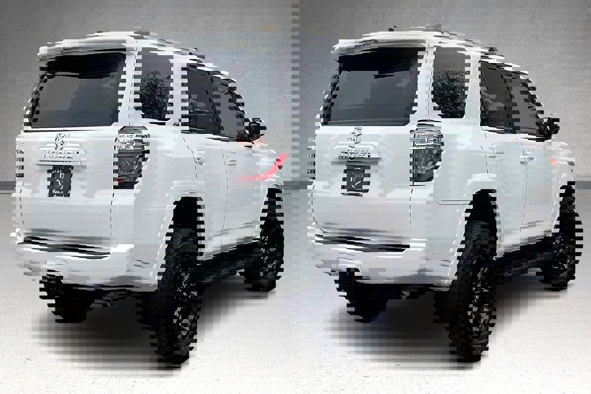 Used 2024 Toyota 4Runner SR5 image 32