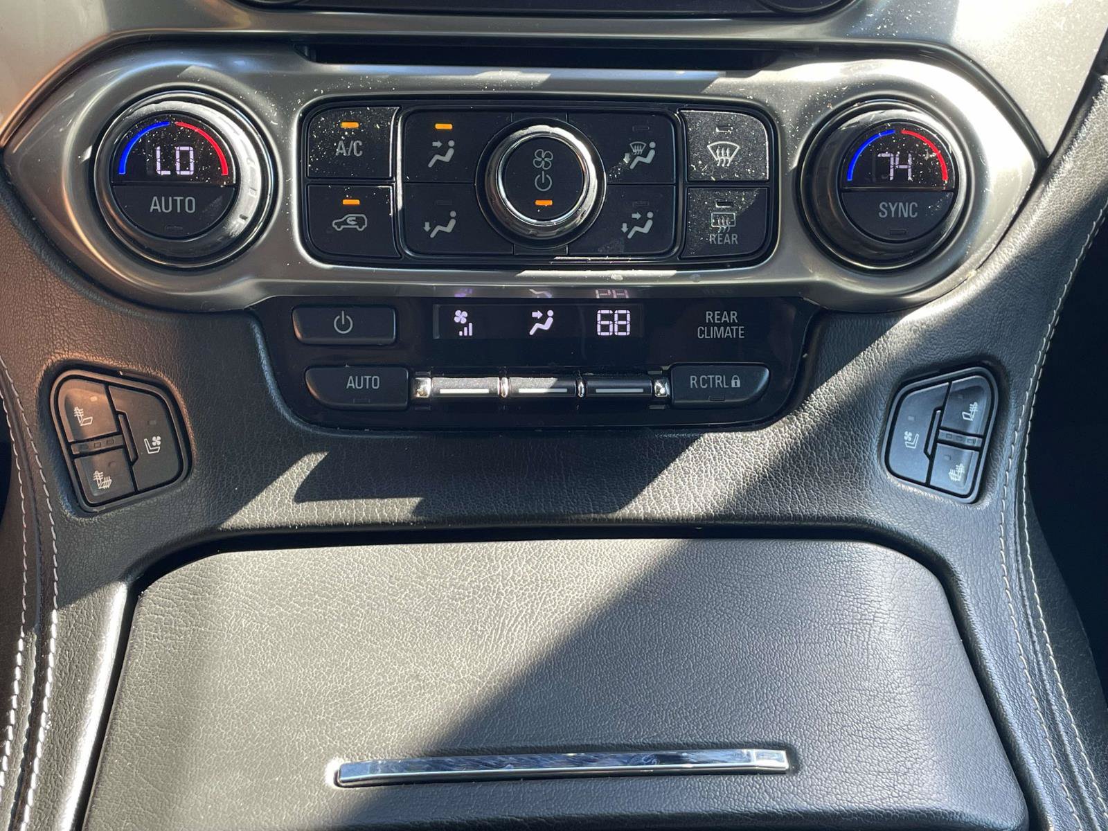 Used 2020 Chevrolet Tahoe Premier AWD/4WD image 31