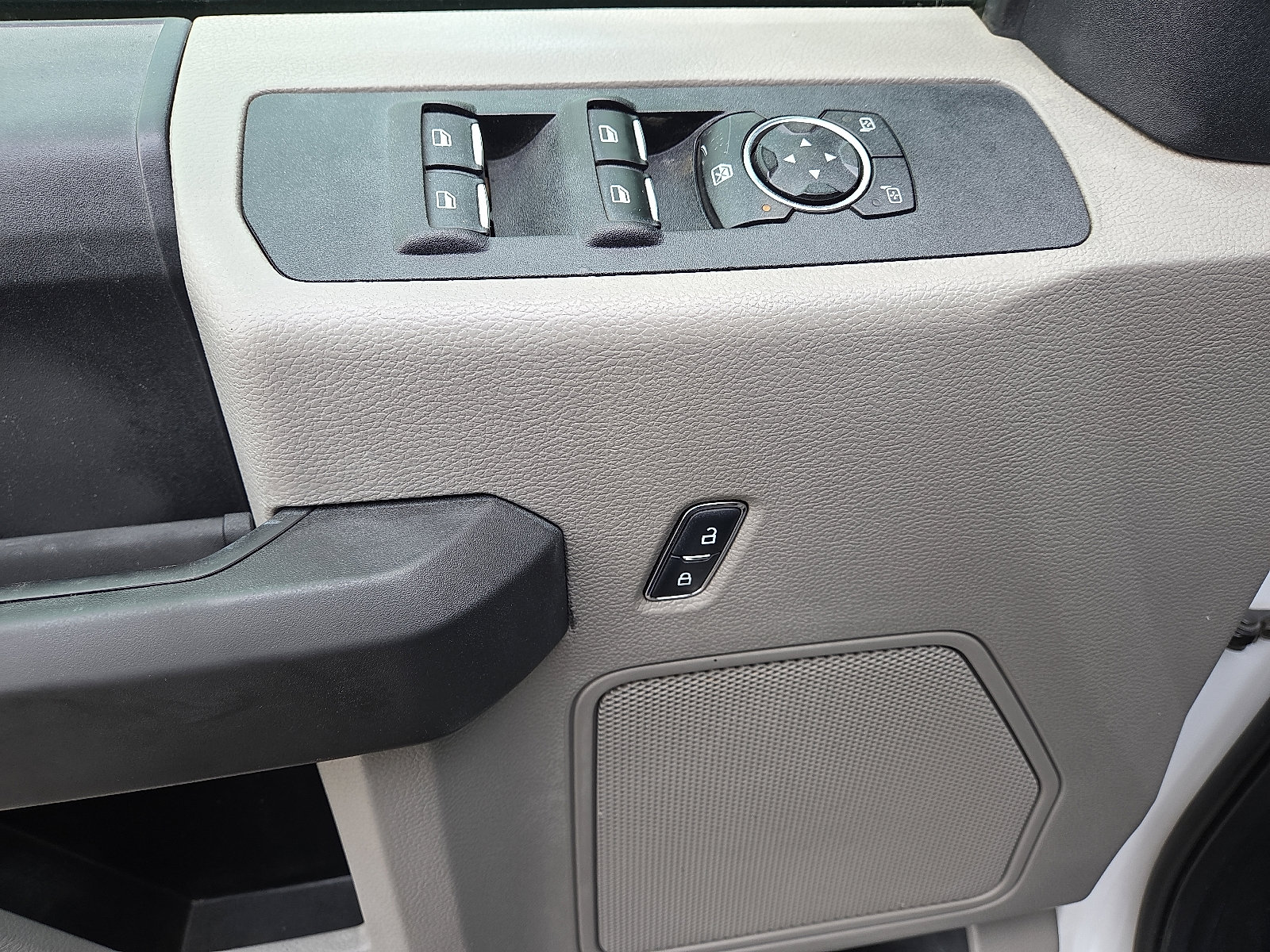 Used 2017 Ford F250 XL w/ Power Equipment Group AWD/4WD image 13