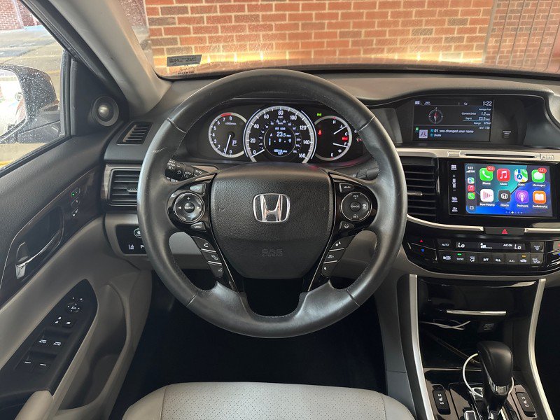 Used 2017 Honda Accord Touring image 17