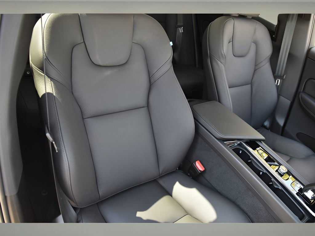 Certified 2024 Volvo XC60 T8 Plus w/ Protection Package Premier AWD/4WD image 32