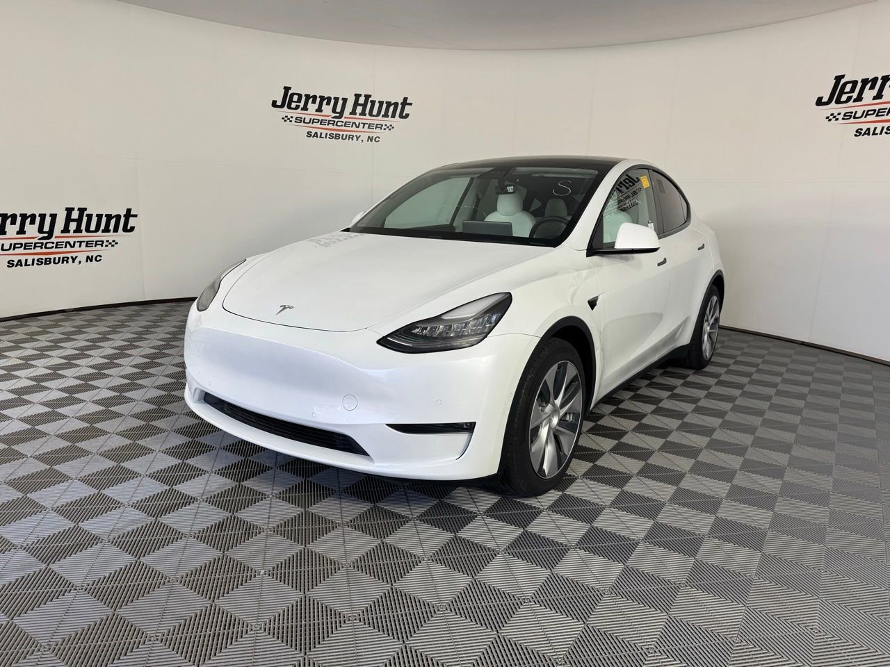 Used 2021 Tesla Model Y Long Range image 1